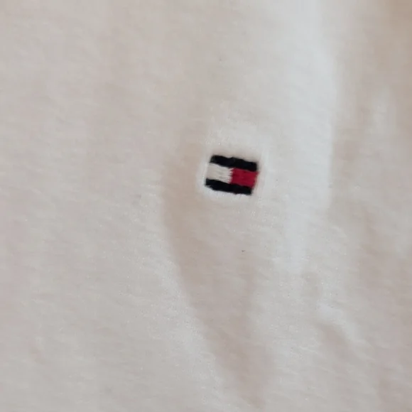 Tommy Hilfiger Women's White V-Neck Tee - Picture 2 of 4